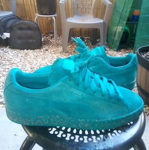 Mens Pumas Suede Size 8